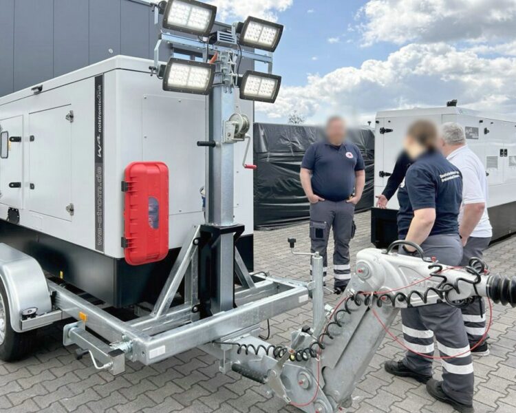 Flutlichtaggregat · Einweisung der Mitarbeiter vom DRK Deutsches Rotes Kreuz